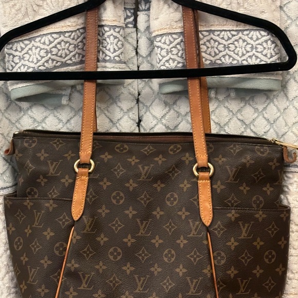 💕Louis Vuitton Totally MM Monogram Shoulder Bag💕 - Picture 5 of 15